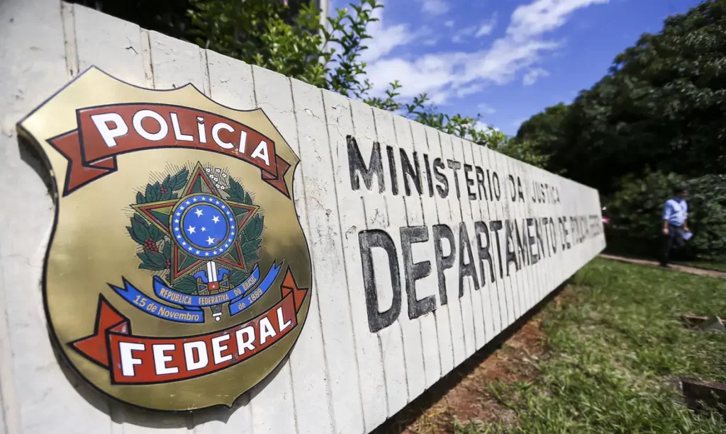 PF aponta padrão de vida incompatível de investigada por fraudes no INSS