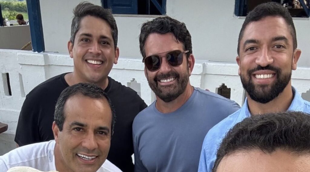 Bruno Reis e Sidninho participam de confraternização juntos após conflitos na base