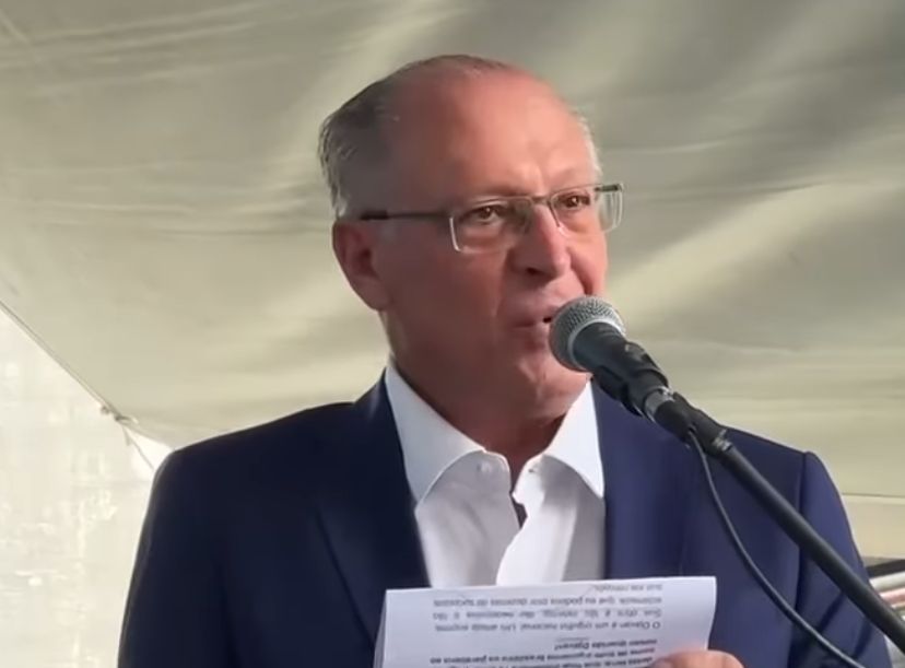 Alckmin destaca otimismo após conversa entre Lula e Trump