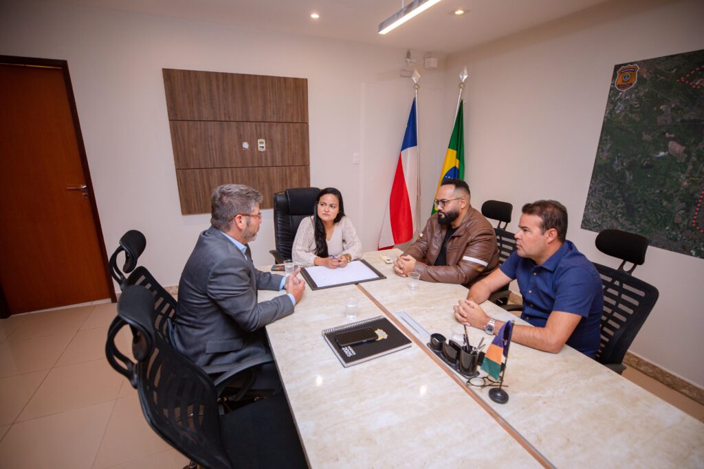 Débora Regis se reúne com Leandro de Jesus para discutir ações e projetos para Lauro de Freitas