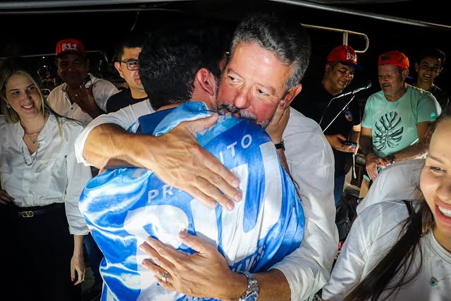 Filho de deputado assume cargo administrativo com salário de R$ 8 mil