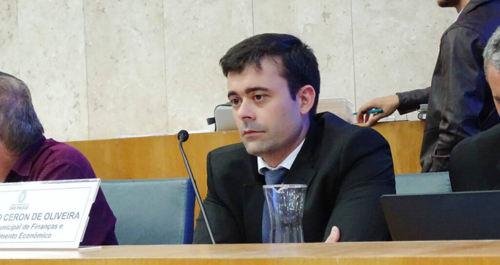 Rogério Ceron diz que governo deve antecipar 13º do INSS, mas discute datas
