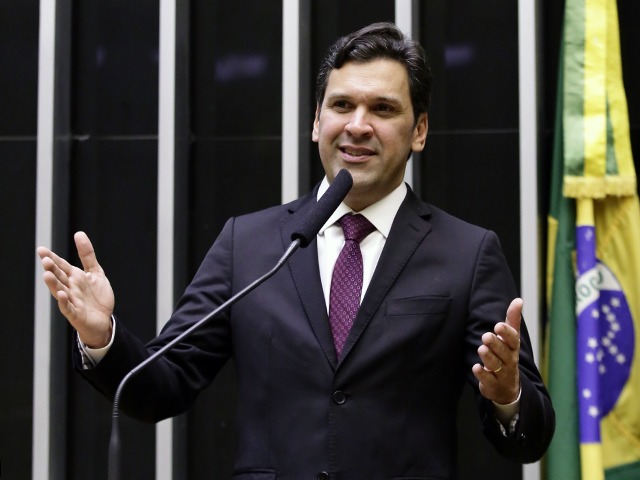 Líder do MDB no Congresso promete melhorias no projeto de isenção de IR