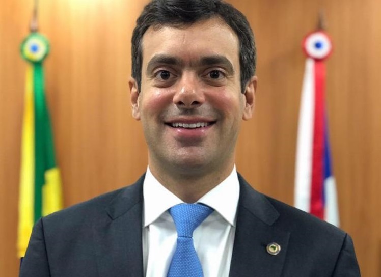 Tiago Correia comenta sobre aumento do ICMS em compras internacionais e acusa governo da Bahia de prejudicar consumidor