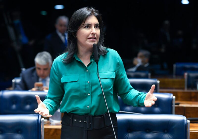 Simone Tebet rebate críticas sobre domicílio eleitoral e alfineta Tarcísio: “Caiu de paraquedas”