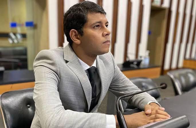 Diego Castro defende policiais envolvidos em operação que matou 12 suspeitos em Salvador