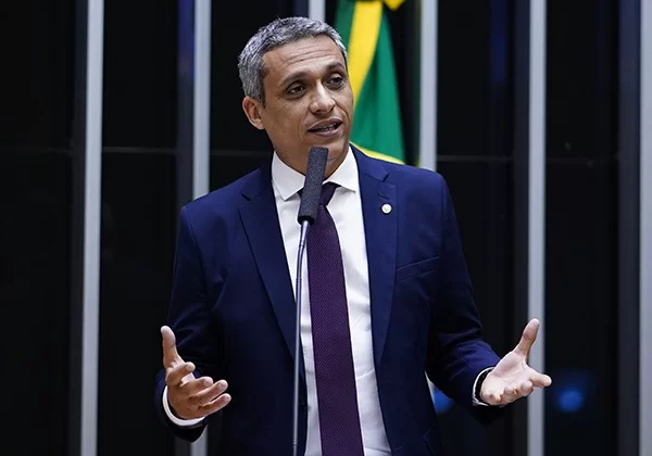 Deputado do PL ofende Gleisi e é acionado no Conselho de Ética: ‘Cafetina’