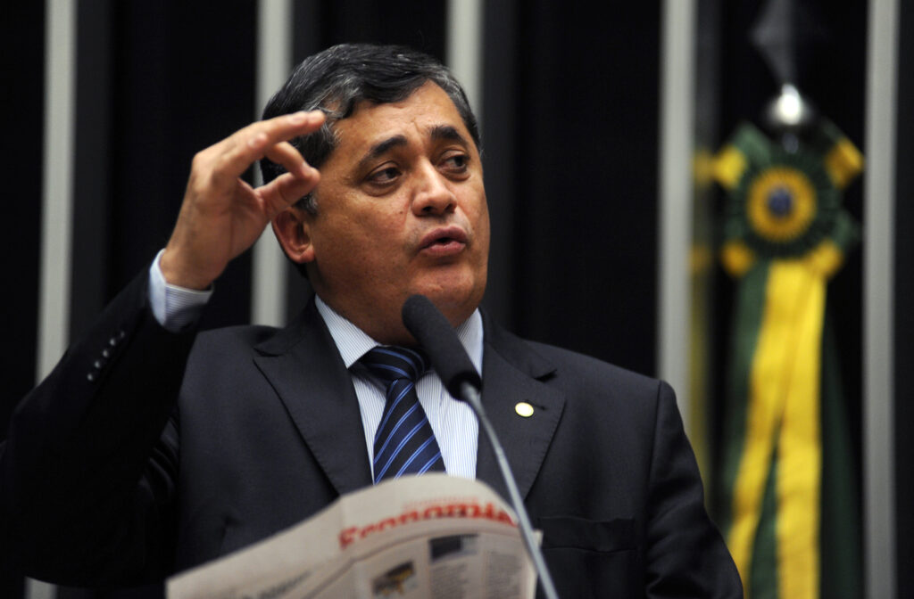José Guimarães intensifica campanha para presidir o PT e agenda visita à Paraíba