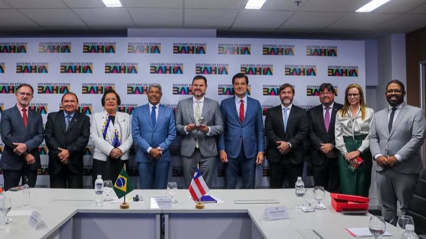 Governador Jerônimo discute ações de proteção à mulher e crianças com MPBA