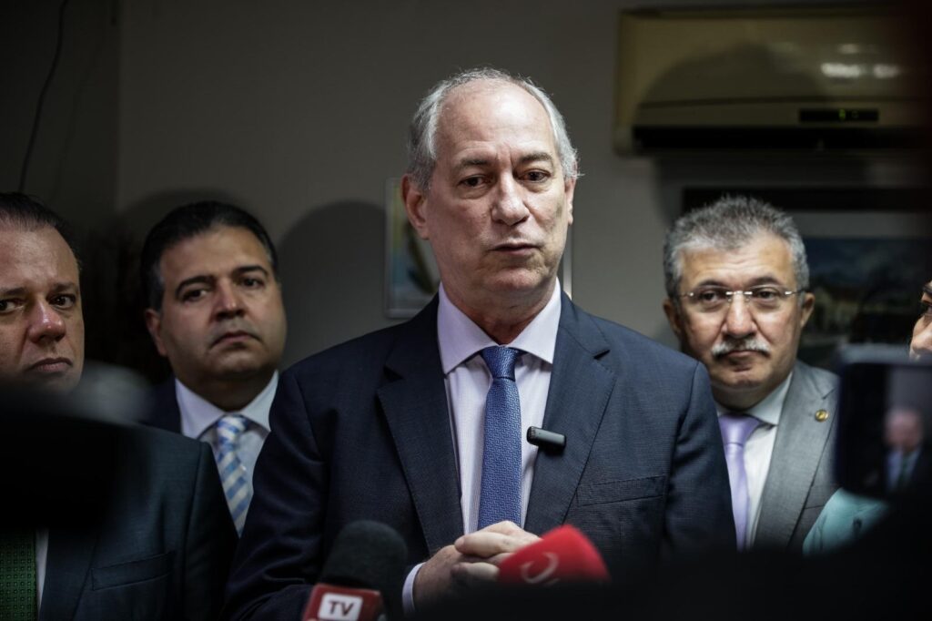 Ciro Gomes anuncia saída do PDT