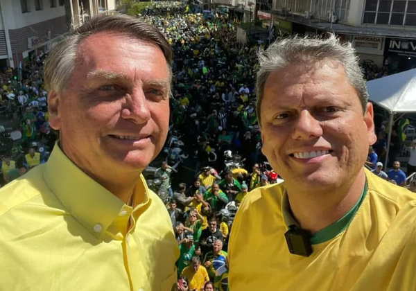Resistência de Bolsonaro em apoiar Tarcísio para 2026 gera preocupação entre aliados