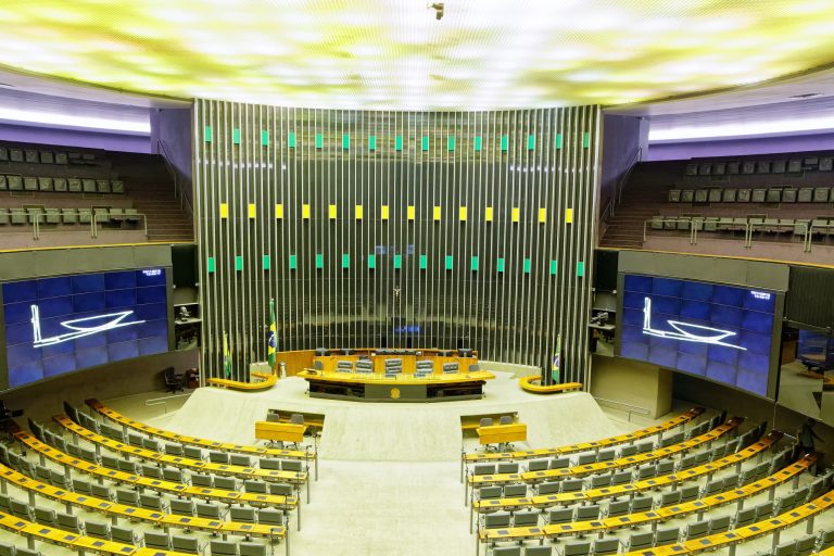 Câmara instala comissão para analisar projeto de regulação da Inteligência Artificial no Brasil
