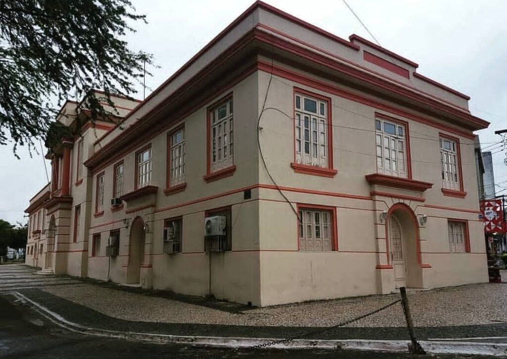 Prefeitura de Alagoinhas empossa 52 professores para atuar em escolas da rede municipal
