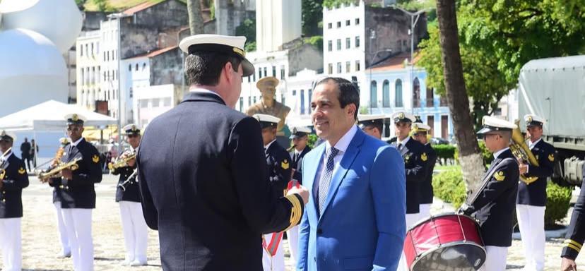 Prefeito Bruno Reis recebe Medalha da Ordem do Mérito Naval em cerimônia no Comércio