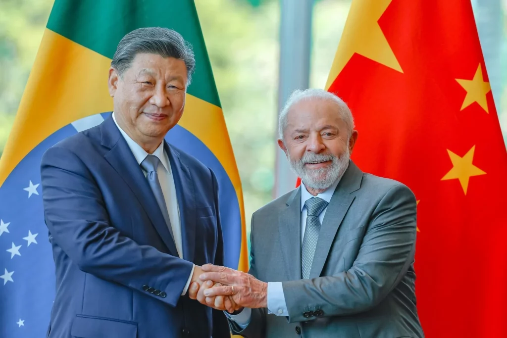Lula diz que buscará novos parceiros comerciais e faz aceno à China diante de tarifa dos EUA