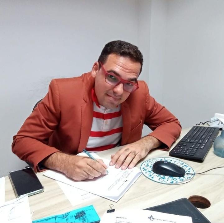 Vereador Tenóbio rompe com grupo da prefeita Débora Régis em Lauro de Freitas