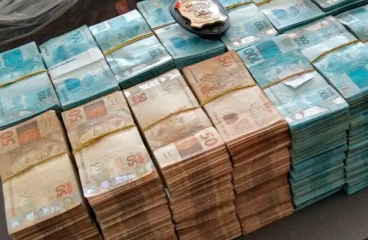 Assessor de deputado é preso com R$ 700 mil e é suspeito de envolvimento em ataque hacker milionário