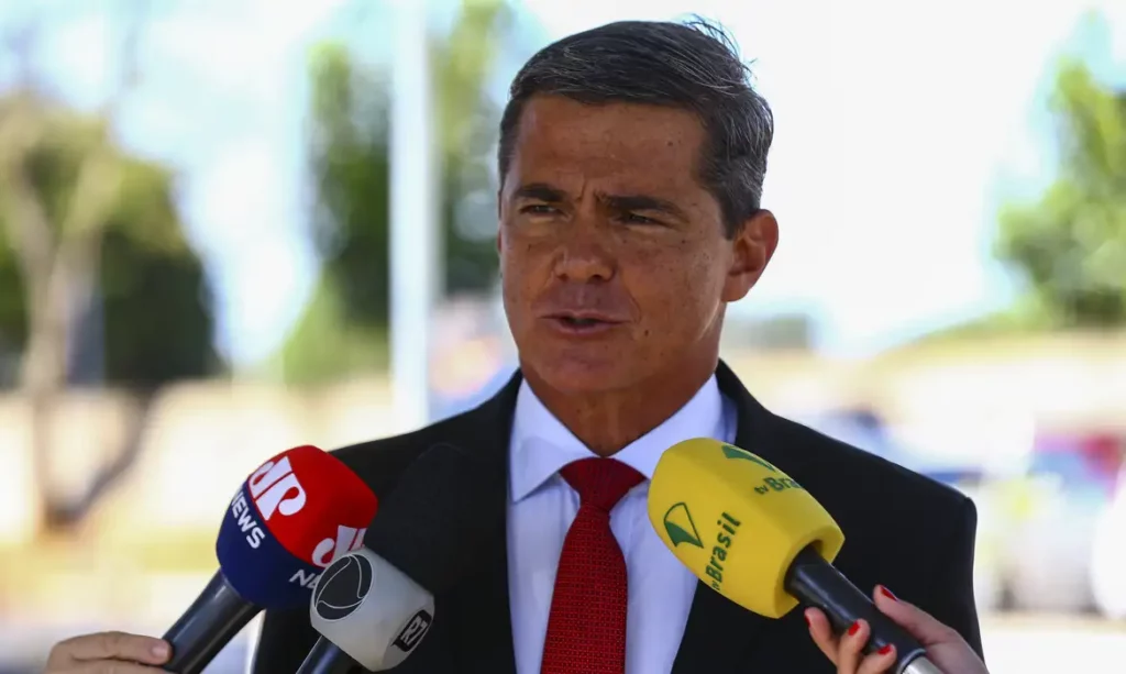 General Mário Fernandes admite visita a acampamento golpista e diz que documento com plano de ataque era “pessoal”