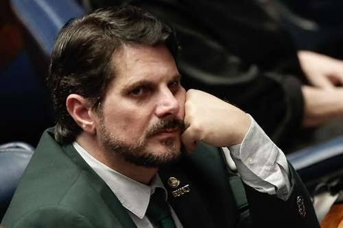 Senador Marcos do Val é alvo de operação da PF e terá que usar tornozeleira eletrônica