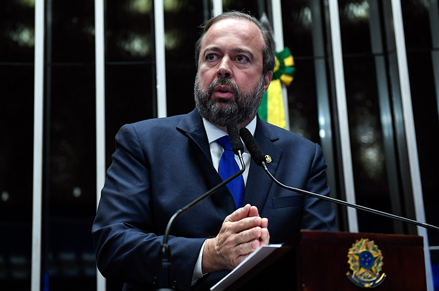 Ministro defende acelerar cadeia nuclear e reduzir dependência de insumos importados