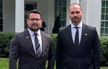 PGR denuncia Eduardo Bolsonaro e jornalista por coação