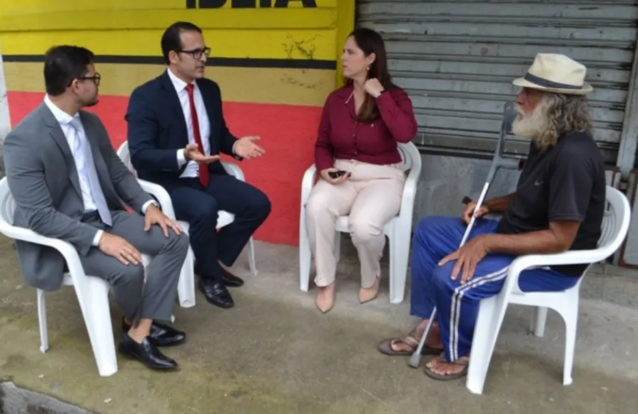 Juiz vai às ruas para ouvir morador em situação de rua e garantir benefício do INSS em Maceió