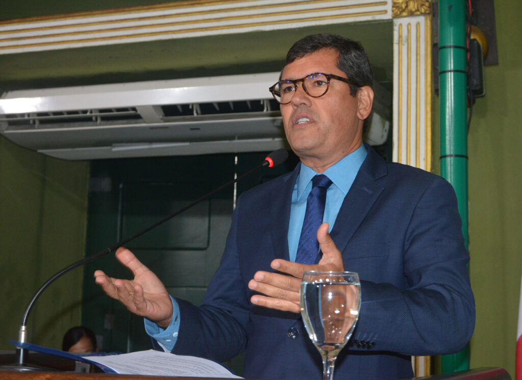 Cláudio Tinoco quer acabar com eleição de diretores nas escolas municipais