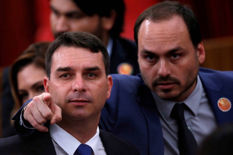 Carlos e Flávio Bolsonaro negam apoio de Jair Bolsonaro a Tarcísio para 2026: “Fake news”