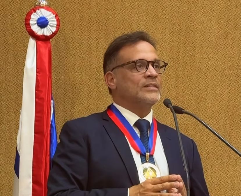 Zé Eduardo recebe Comenda 2 de Julho na ALBA