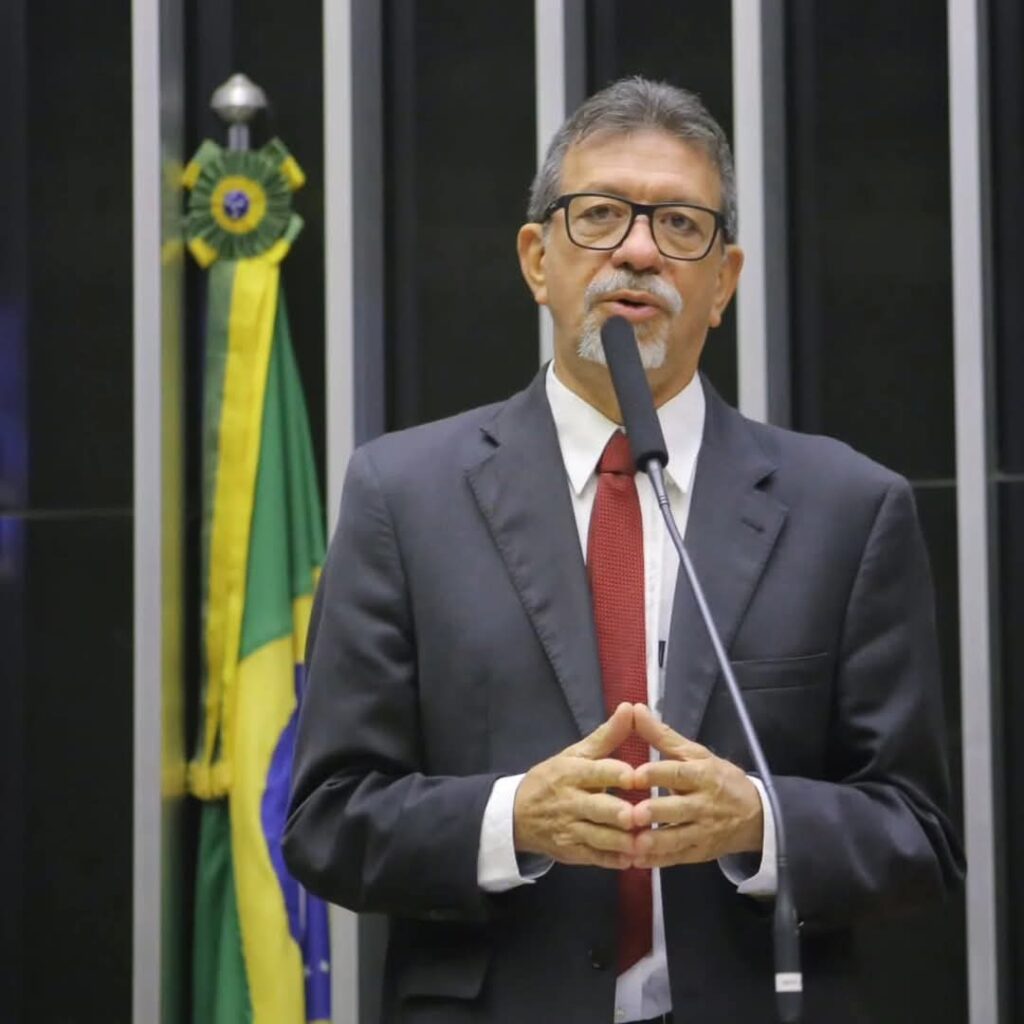 Afonso Florence critica grupo de ACM Neto após novas investigações do MP-BA