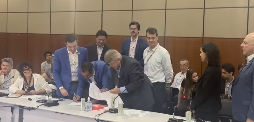 Bruno Reis assina termo de descarbonização na COP 30