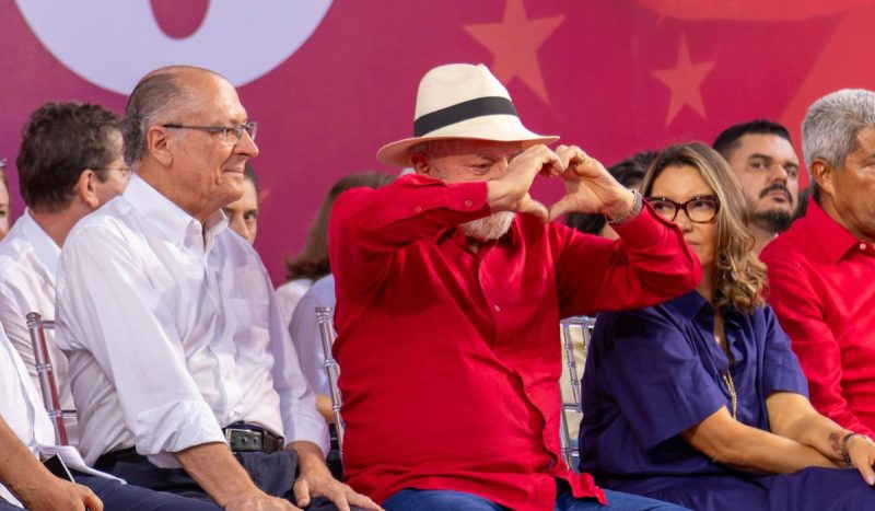Em Salvador, Lula defende Pix após críticas de Trump