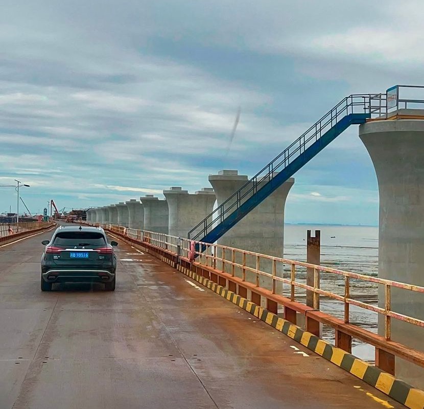 Adolpho Loyola publica imagem de obra chinesa como se fosse da ponte Salvador-Itaparica