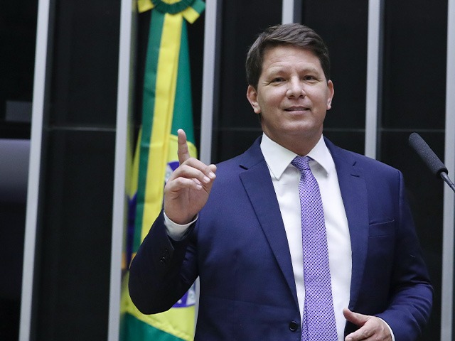 Deputado Mário Frias passa mal e busca atendimento em Hospital de Brasília