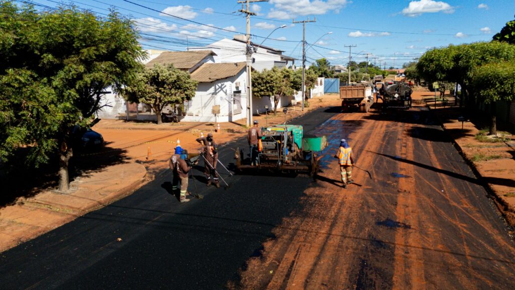Prefeitura de Luís Eduardo Magalhães avança com requalificação asfáltica em diversos bairros da cidade
