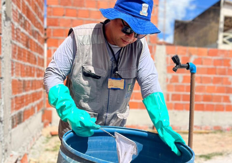 Prefeitura de Alagoinhas amplia ações contra o Aedes aegypti e enfrenta dificuldade com imóveis fechados