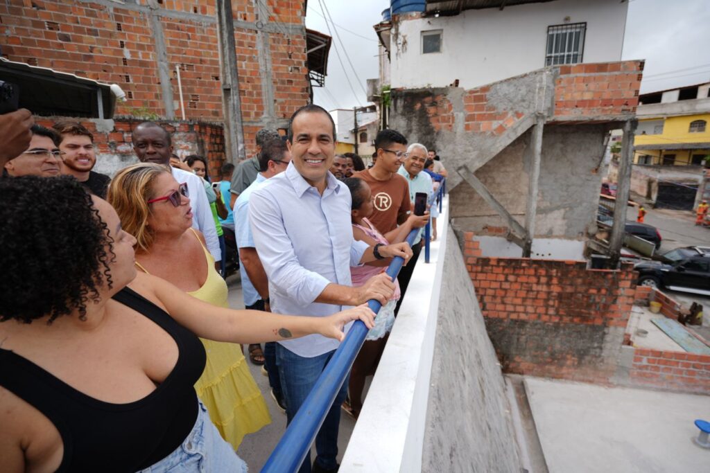 Bruno Reis entrega contenção de encosta com área de lazer em Colinas de Periperi