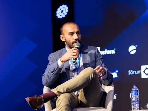 Cíntia Kelly entrevista CEO da AtlasIntel Andrei Roman no podcast Aqui Só Política; veja como assistir
