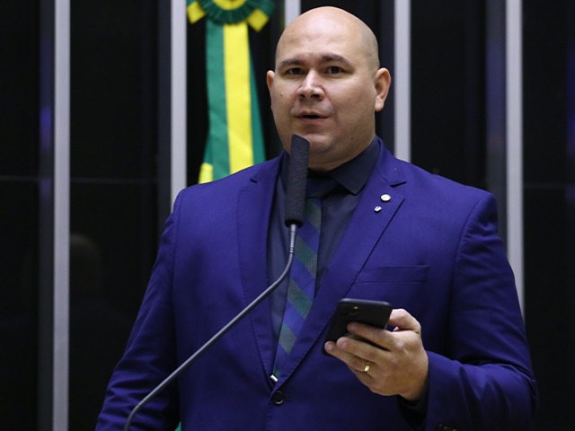 “Sou hétero, não sei dessas coisas”, diz prefeito ao proibir campeonato de “farmar aura” em Cuiabá