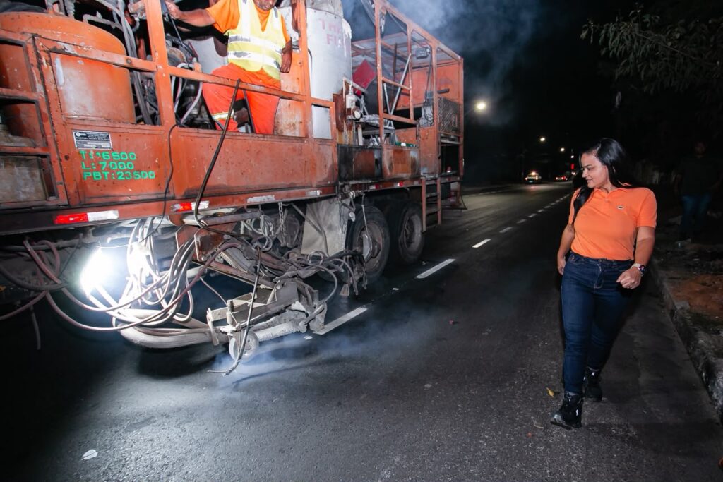 Prefeitura de Lauro de Freitas inicia sinalização viária em rua de Vilas do Atlântico