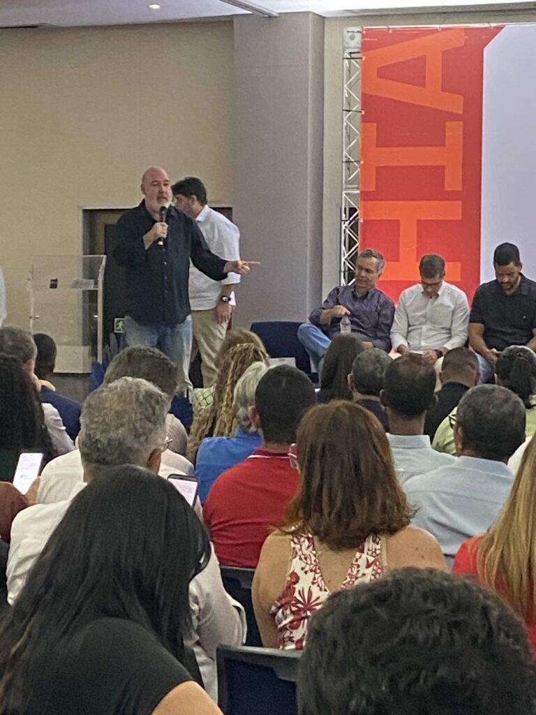 Pré-campanha de Jerônimo diz que pesquisa interna aponta empate técnico com ACM Neto em Salvador