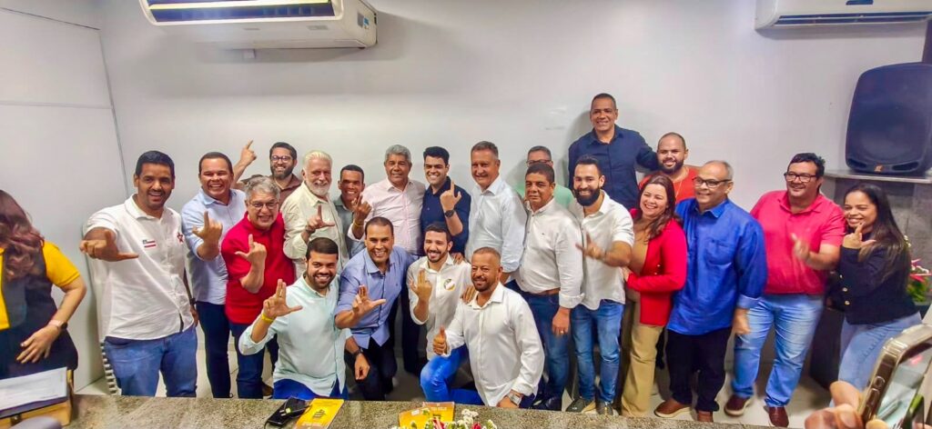 Jerônimo reúne lideranças de 10 partidos em Ibicaraí