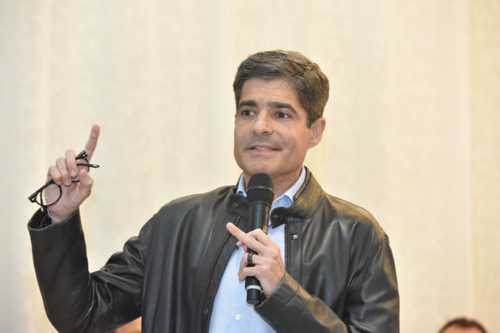 ACM Neto reúne empresários em Vitória da Conquista e promete parceria com setor produtivo para impulsionar desenvolvimento