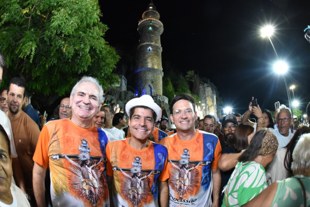 ACM Neto participa da procissão de Bom Jesus da Lapa e confirma largada da campanha em Carinhanha