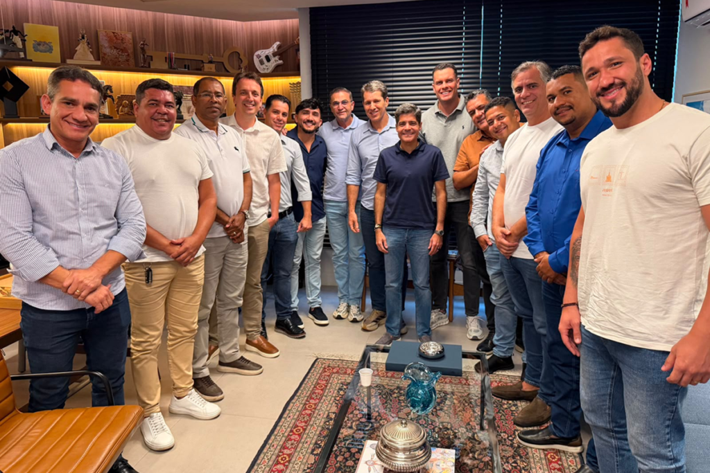 ACM Neto recebe lideranças de Jequié e diz que cidade terá papel estratégico na campanha ao governo da Bahia