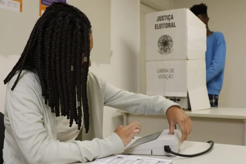 Candidaturas negras chegam a 49,8% nas eleições de 2026, aponta levantamento