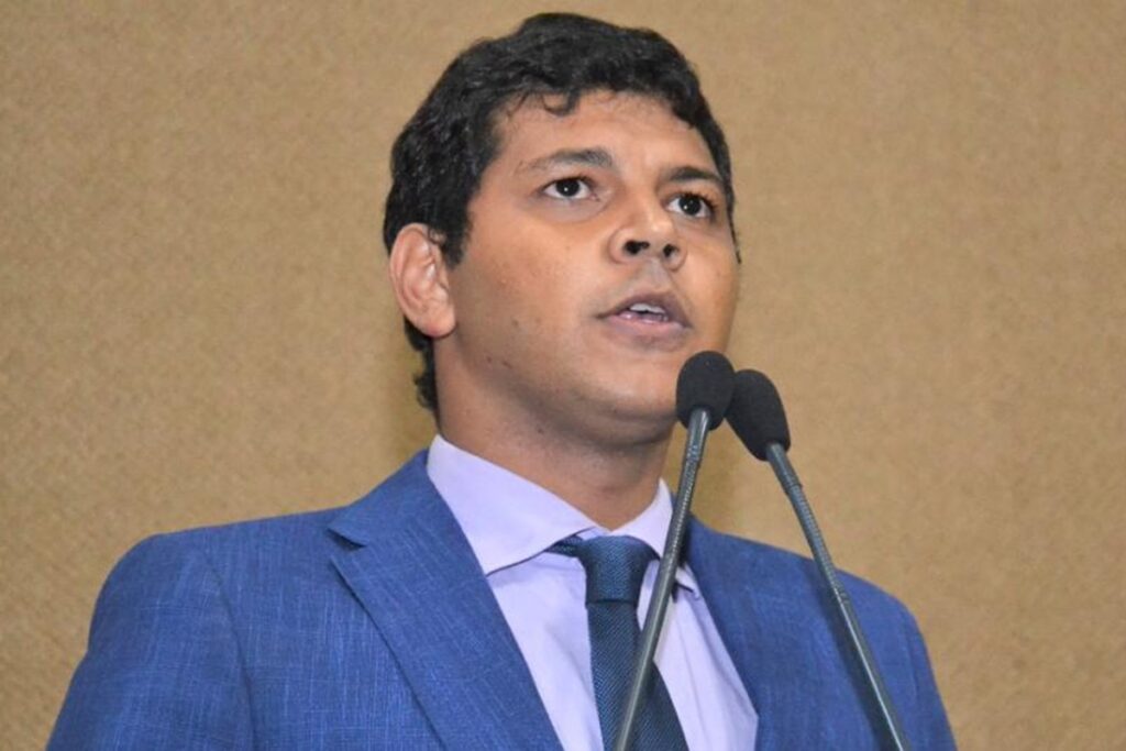 AL-BA anuncia representação contra Diego Castro por possível quebra de decoro após episódio na UFBA AL-BA anuncia representação contra Diego Castro por possível quebra de decoro após episódio na UFBA