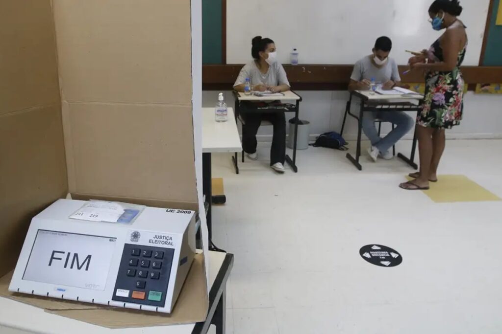 Número de candidaturas a deputado federal cai 28% nas eleições de 2026, aponta TSE