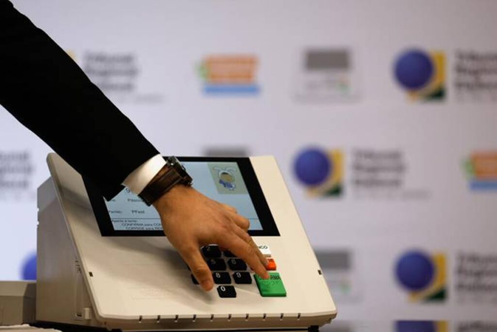 Candidatos à Presidência participam de debates e atos de campanha nesta sexta; confira agenda completa