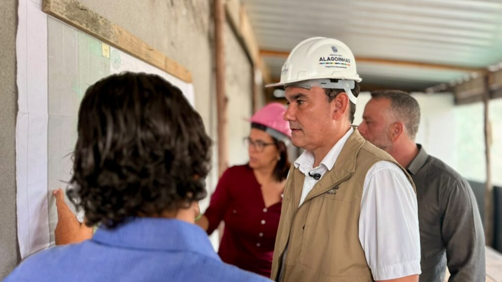 Prefeito Gustavo Carmo visita obra com investimento de R$ 1,6 milhão por meio do PAC em Alagoinhas